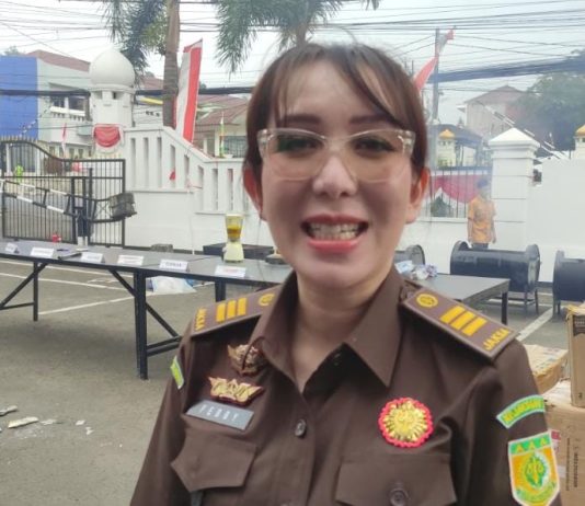 4.251 Slof Rokok Ilegal Dimusnahkan Kejari Pandeglang