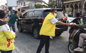 Golkar Banten Bagikan Masker kepada Warga Terdekat Gunung Anak Krakatau