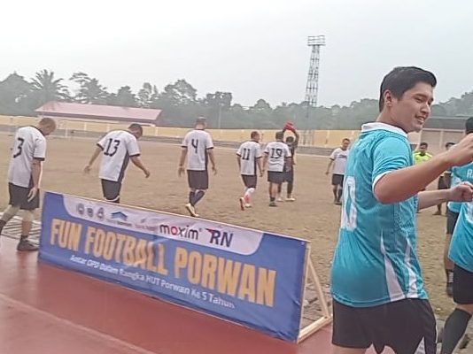 Rizki Natakusumah Meriahkan Fun Football HUT ke-5 Porwan Pandeglang