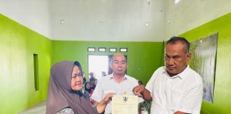 Kantor Pertanahan Kabupaten Pandeglang Salurkan Sertipikat PTSL kepada Masyarakat Desa Mendung