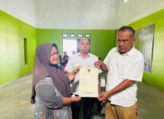 Kantor Pertanahan Kabupaten Pandeglang Salurkan Sertipikat PTSL kepada Masyarakat Desa Mendung