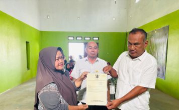 Kantor Pertanahan Kabupaten Pandeglang Salurkan Sertipikat PTSL kepada Masyarakat Desa Mendung