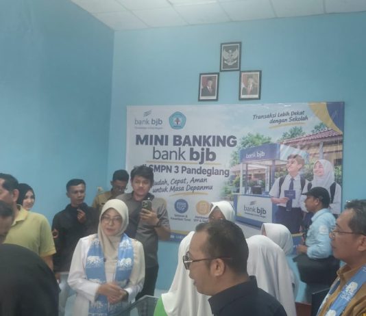 Melalui Program KEJAR, Bank BJB Dorong Literari Keuangan di SMPN 3 Pandeglang