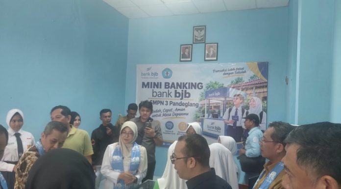 Melalui Program KEJAR, Bank BJB Dorong Literari Keuangan di SMPN 3 Pandeglang